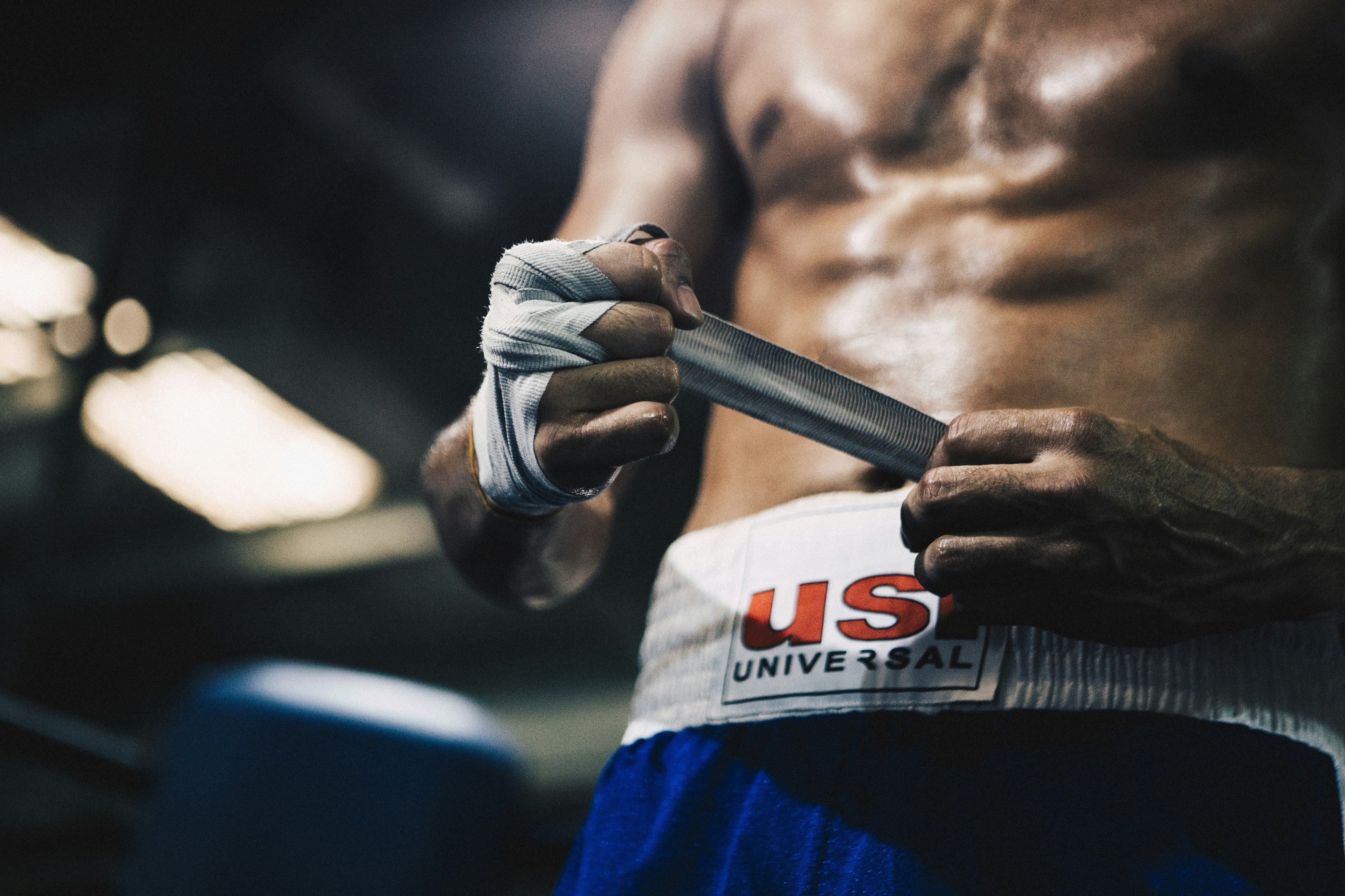 How Pro Boxing Cutmen Stop Cuts and Swelling Fast (The 60-Second Science)